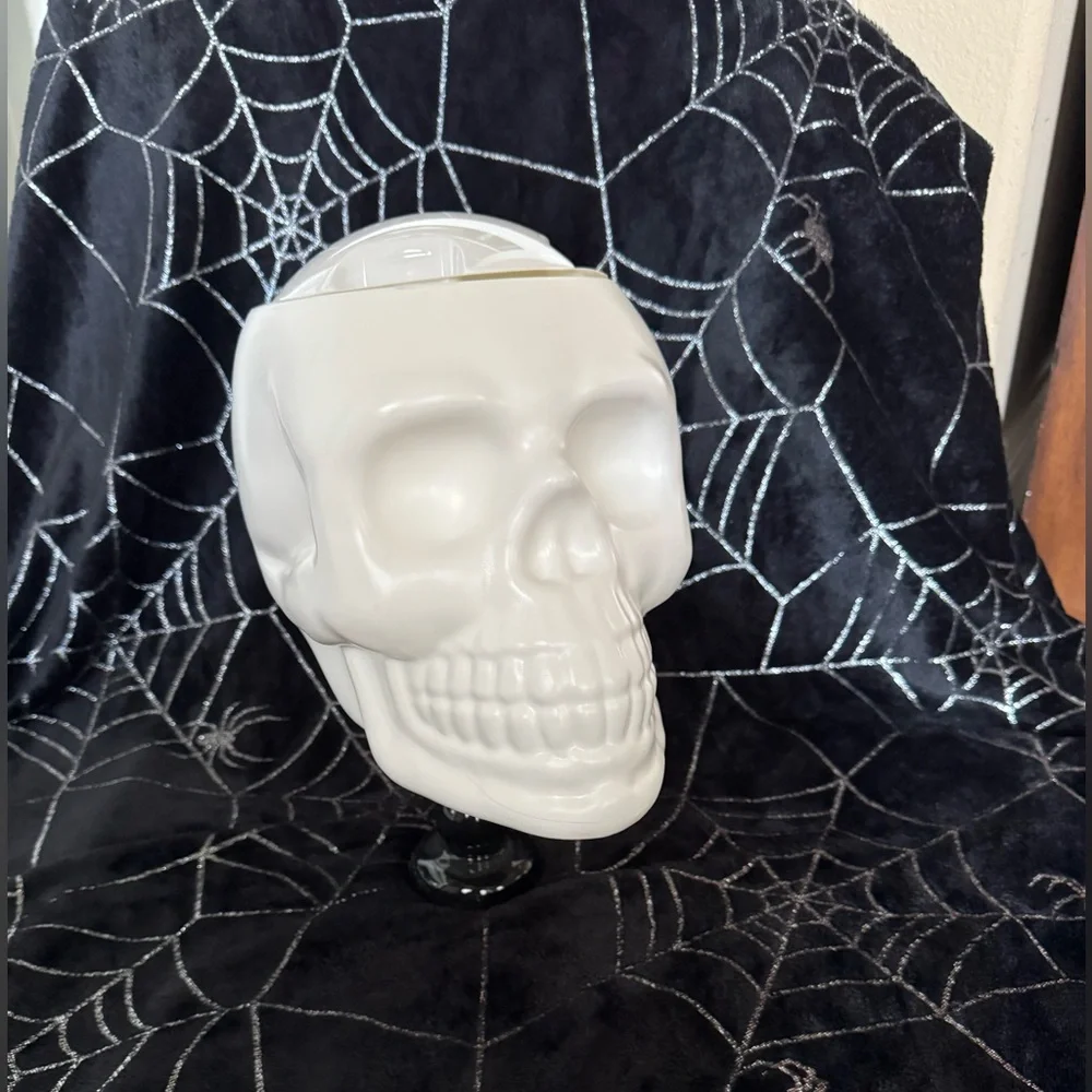 White‎ Skull Plastic Blow Mold Cookie Jar